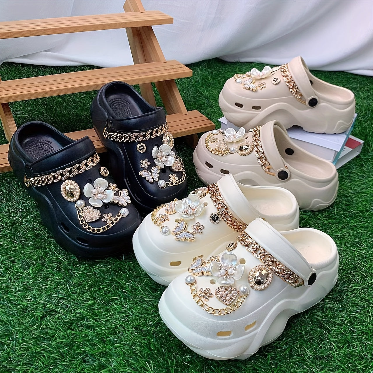 Fashionable And Trendy Women'S EVA Slip-On Shoes for Summer, Featuring Versatile And Stylish Hole Designs. The Shoes Are Adorned with White Five-Petal Flower Butterflies And Rhinestone Chains, Making Them Suitable for Home, B